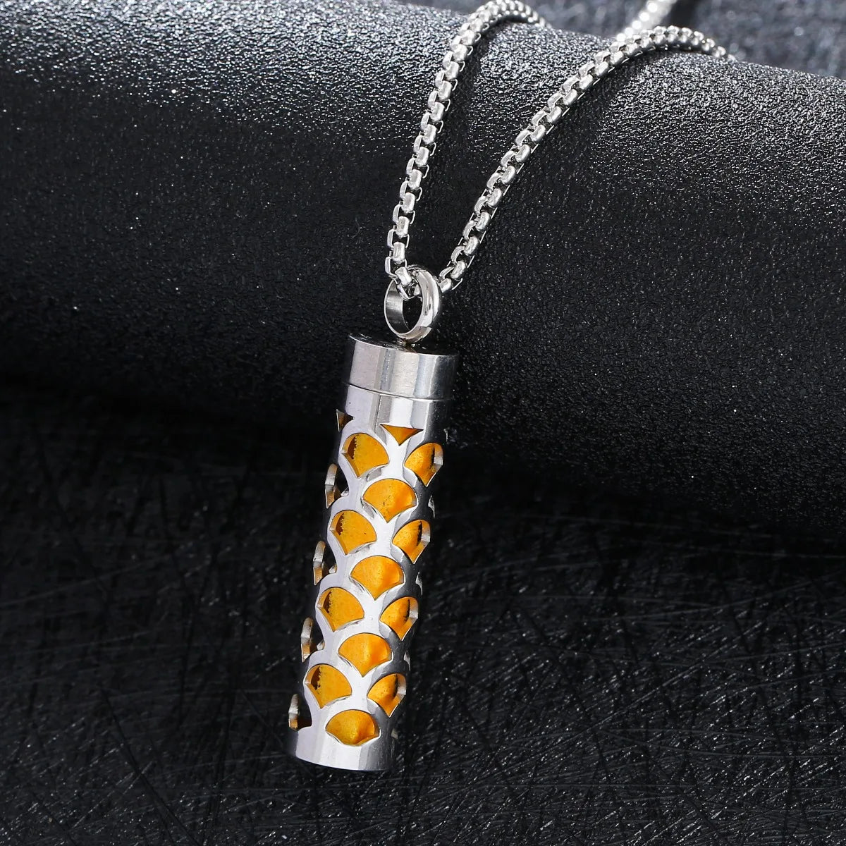 Essential Oil Necklace Aromatherapy Pendant Necklace 316L Stainless Steel Diffuser Necklace, Essential Oil Jewelry Gift